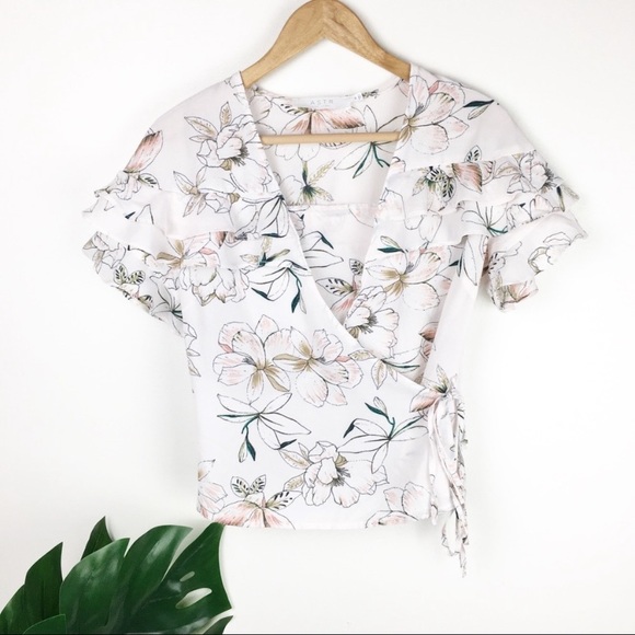 ASTR Floral ruffled cropped wrap blouse size M - Picture 2 of 5